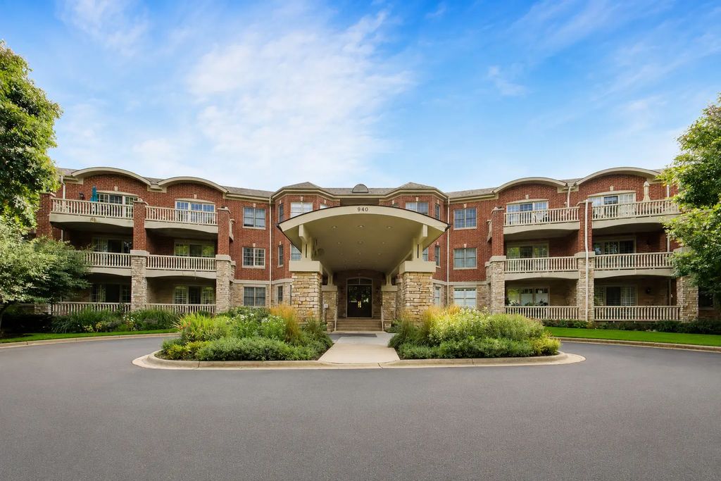 940 Augusta Way 105, Highland Park, 60035
