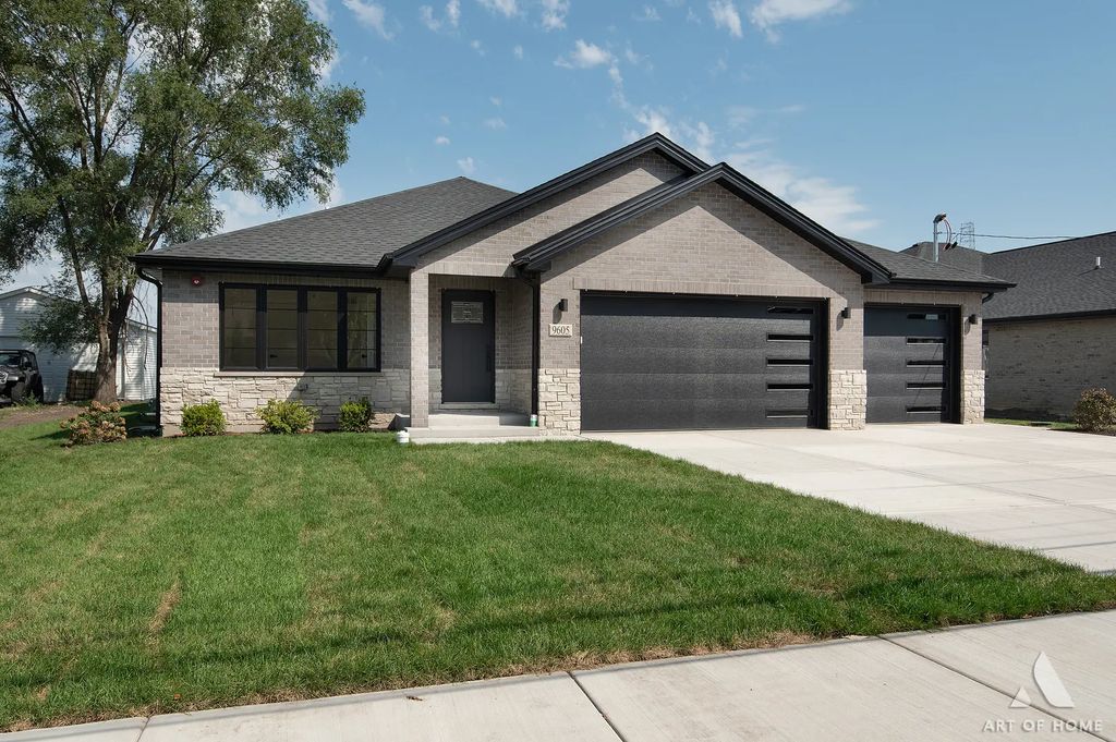 9605 S 78th Court, Hickory Hills