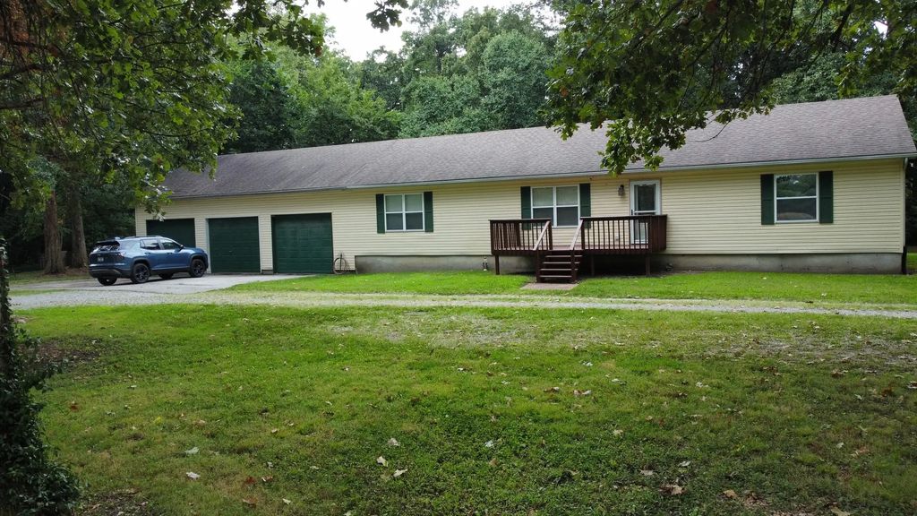 4135 Canal Road, Edwardsville