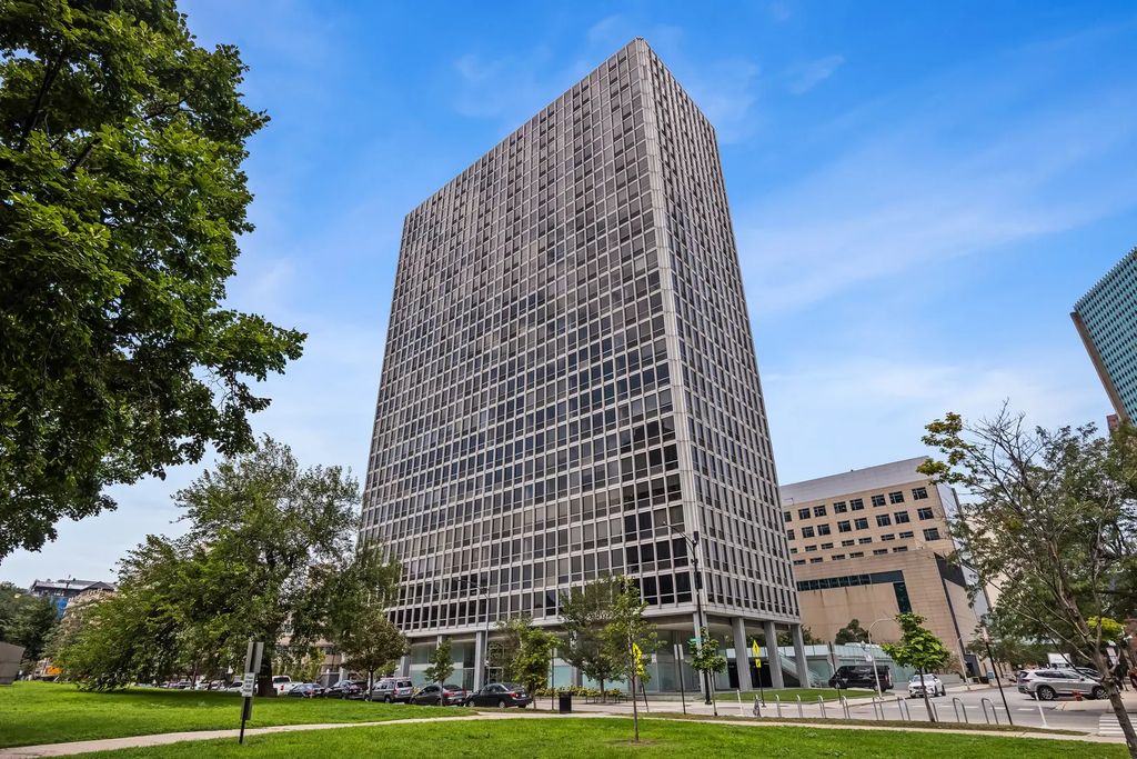 330 W Diversey Parkway 705, Chicago, 60657