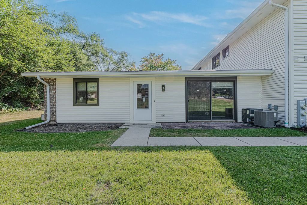 119 Brewster Court B, Bloomingdale, 60108