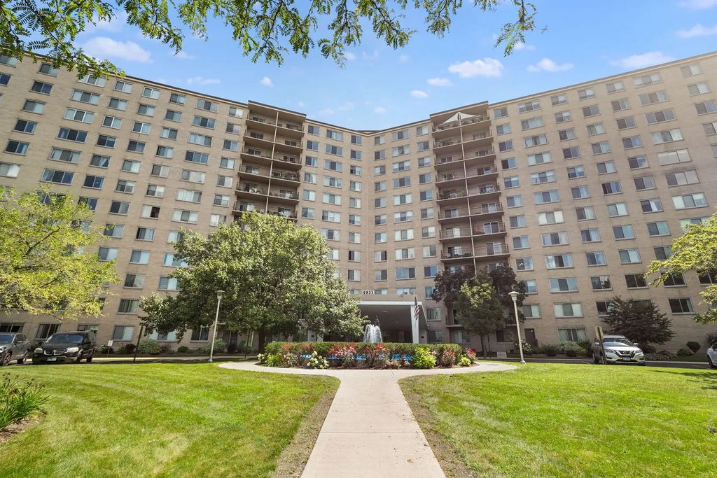 6933 N Kedzie Avenue 803, Chicago, 60645
