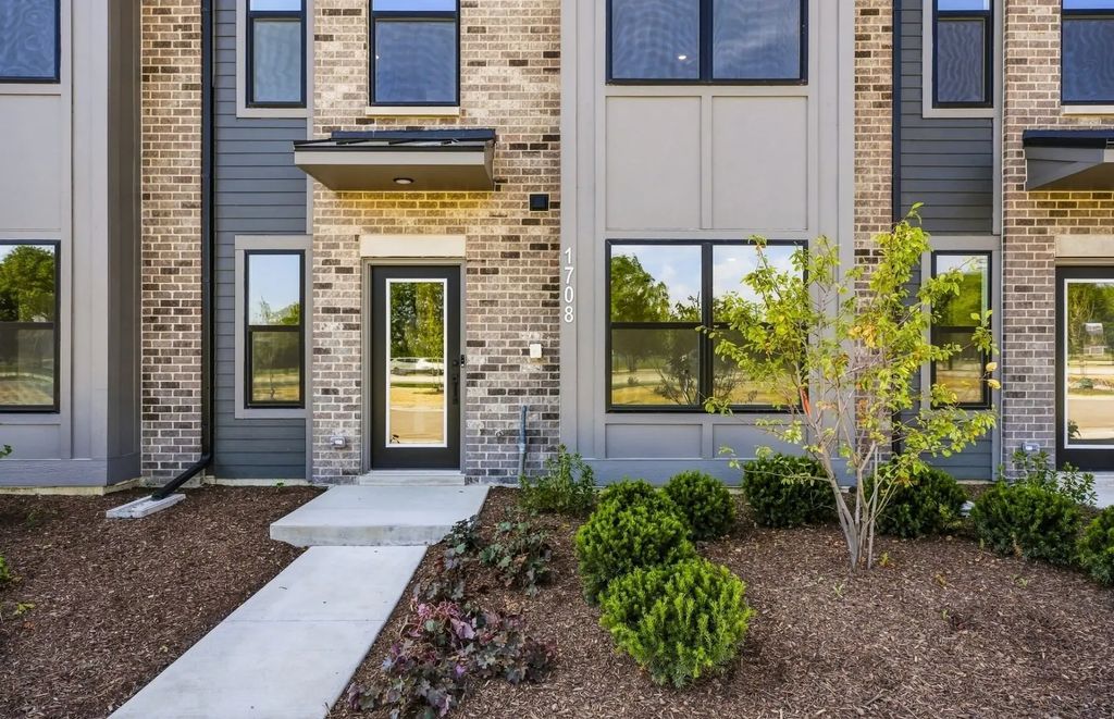 1708 Espacio Drive 3004, Naperville, 60563