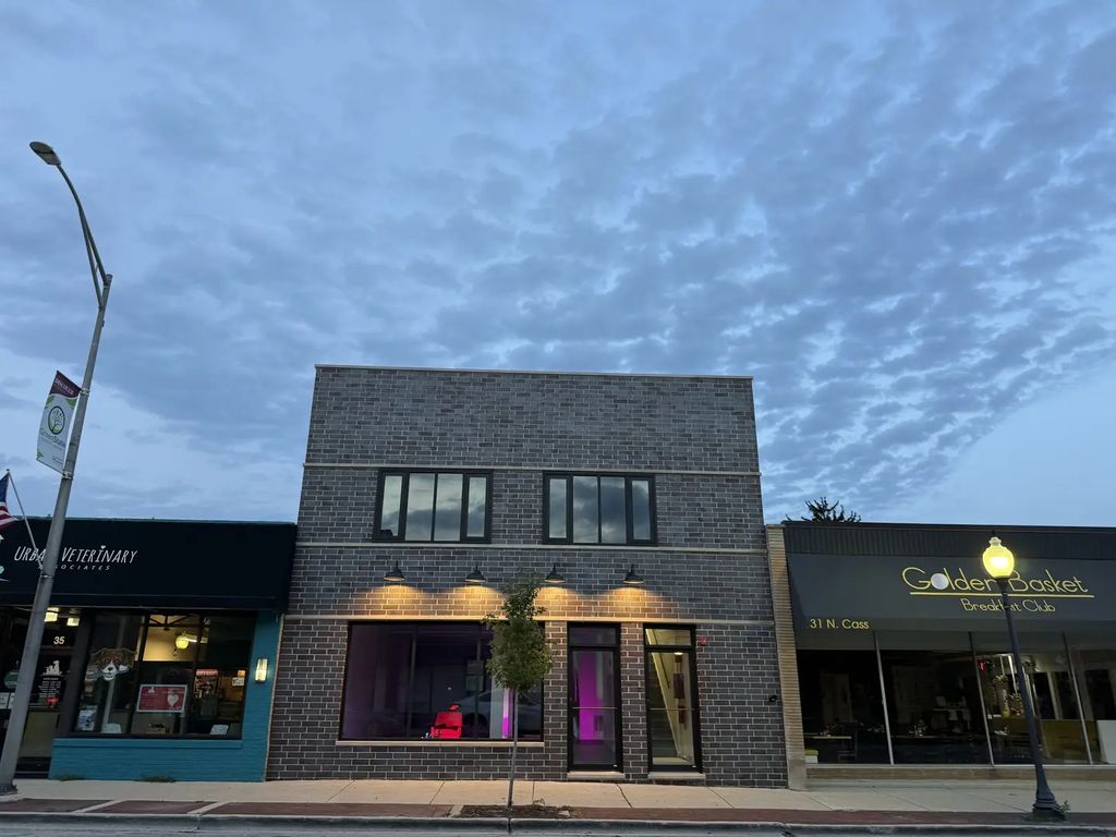 33 N Cass Avenue, Westmont