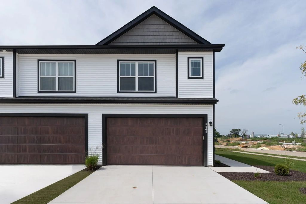 5940 Butterfield Drive, Bettendorf