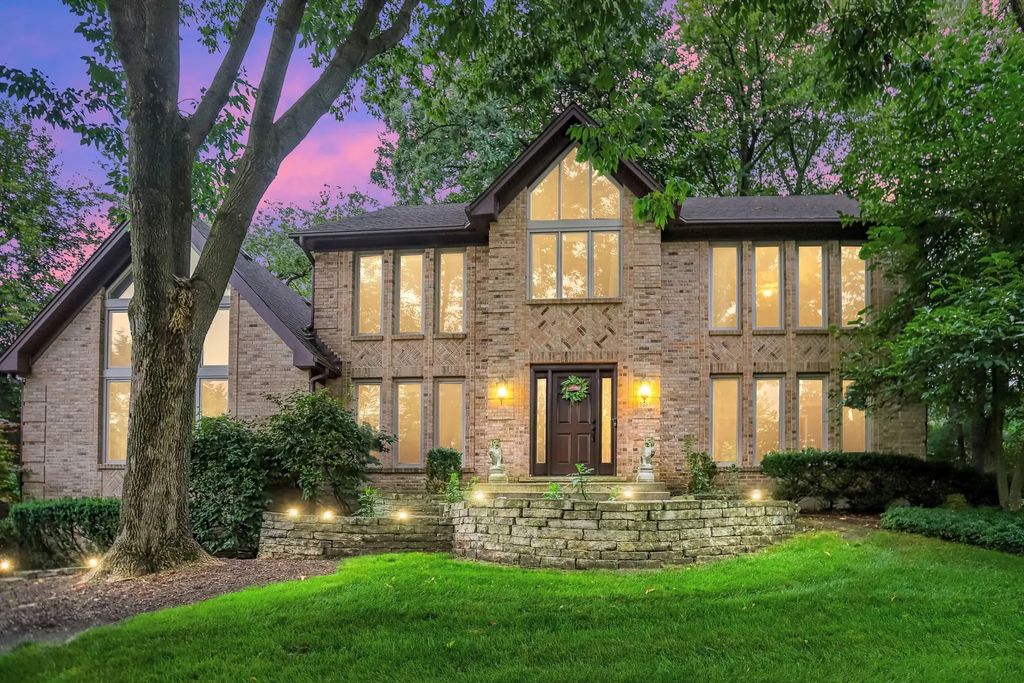 985 Chapel Court N, Glen Ellyn