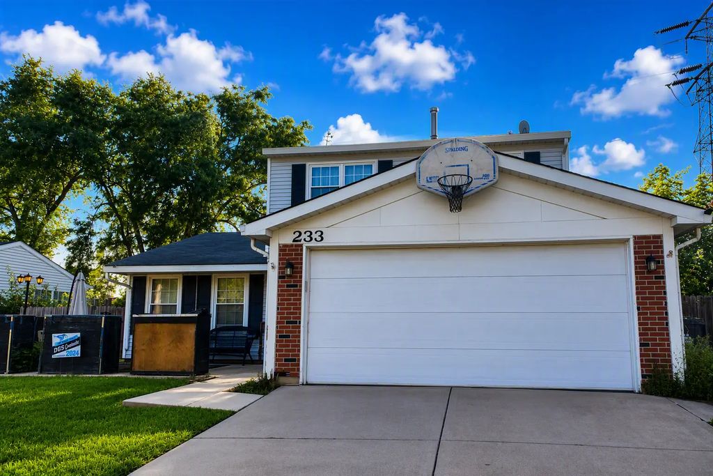 233 Yellow Pine Drive, Bolingbrook