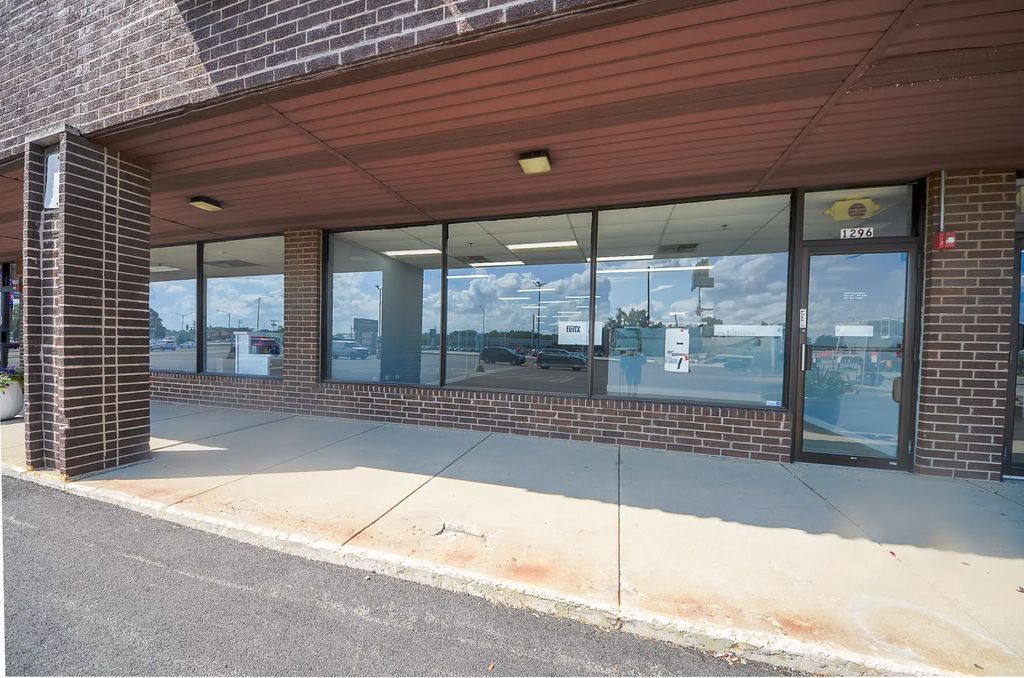 1296 E Dundee Road, Palatine