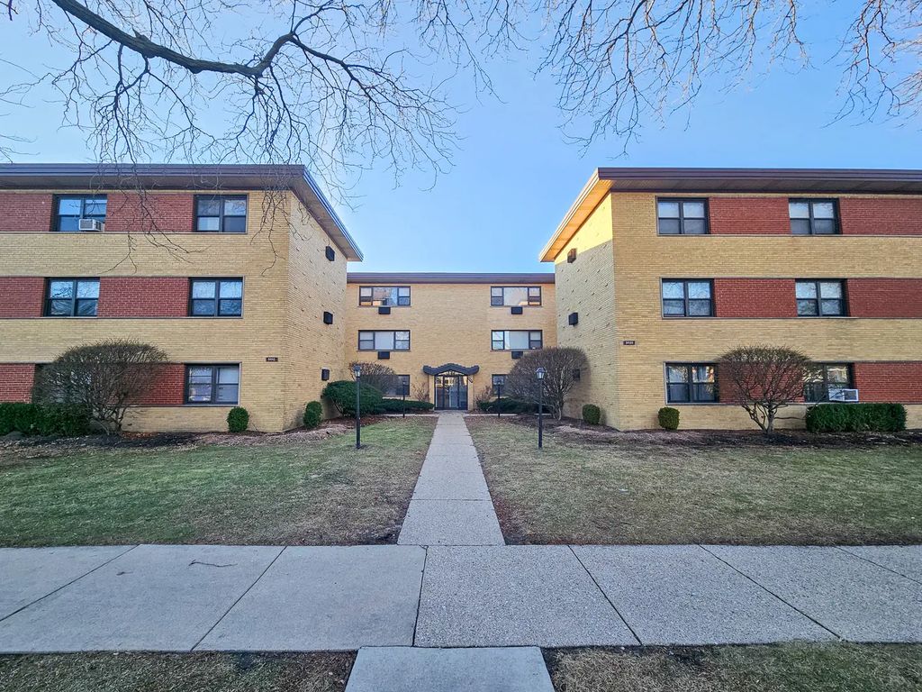 9016 Lamon Avenue Gn, Skokie