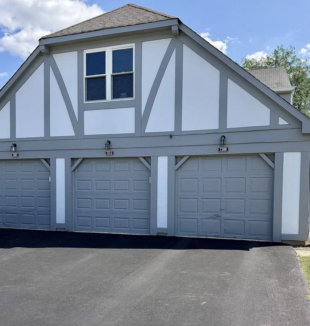 7311 Baybury Road, Downers Grove