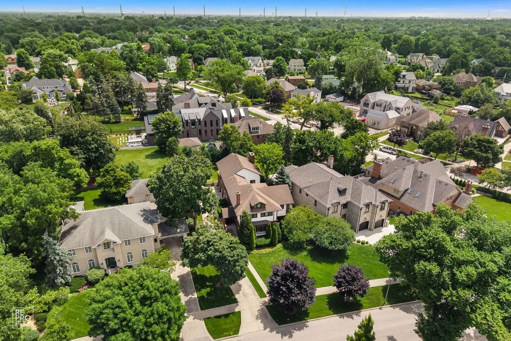 433 S Hill Avenue, Elmhurst
