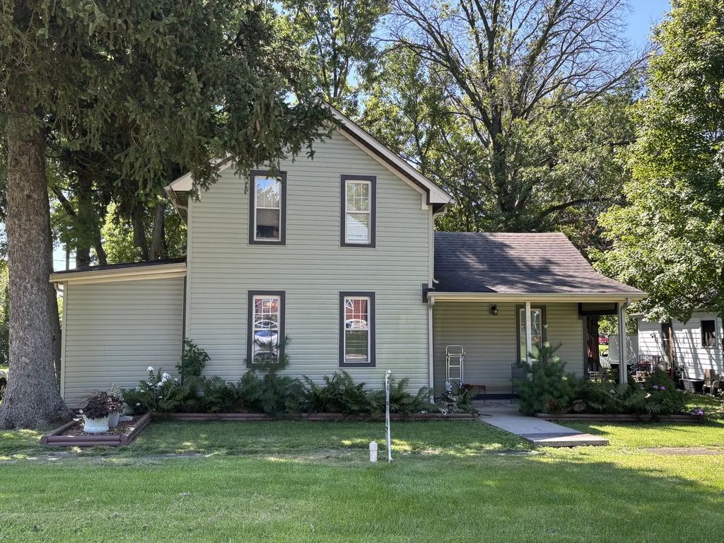 201 W Green Street, Roberts