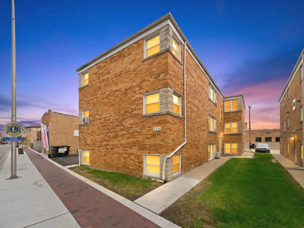 8038 Grand Avenue, River Grove