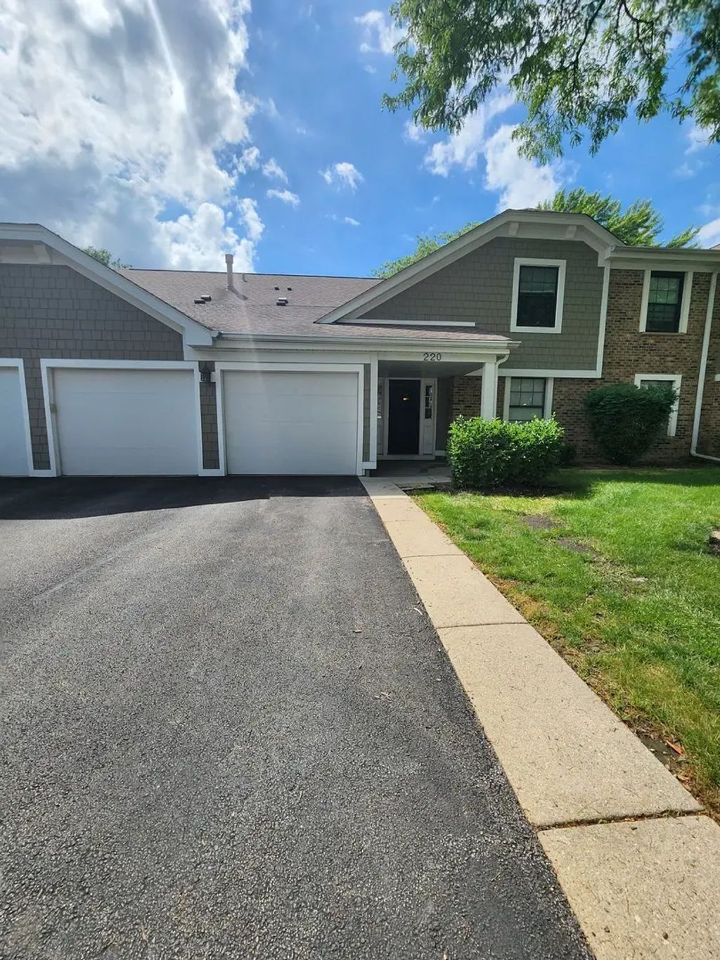 220 Hawthorne Court A2, Schaumburg