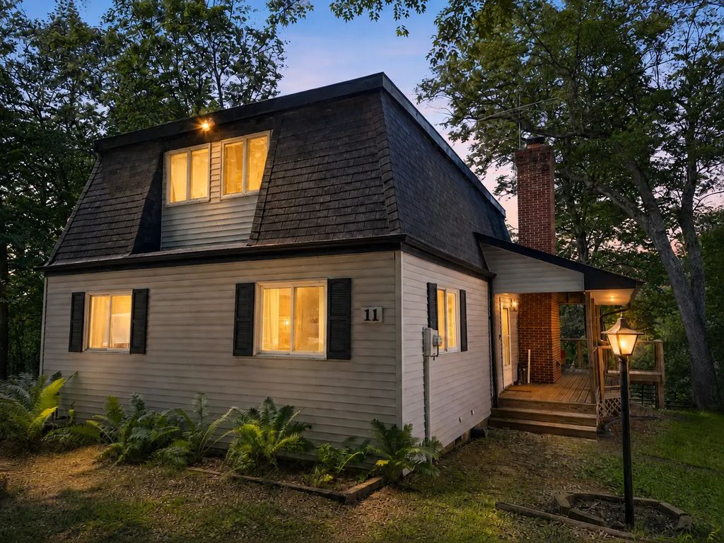 11 Chairtree Court, Putnam
