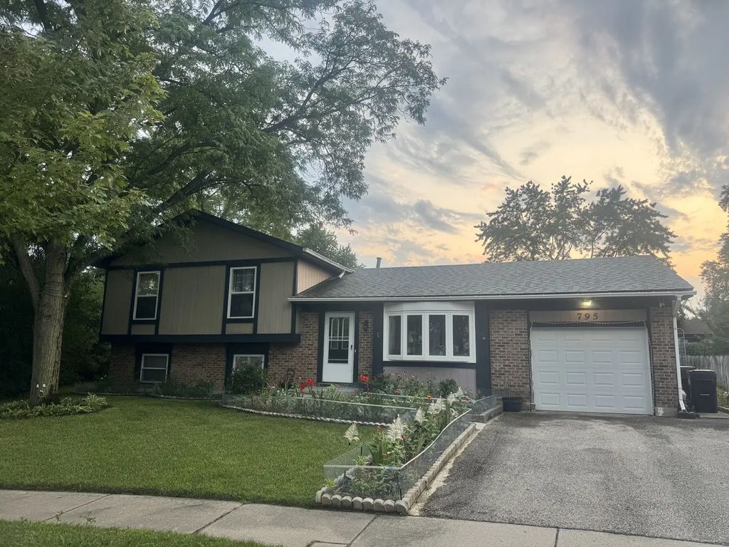 795 Apache Court, Lake Zurich