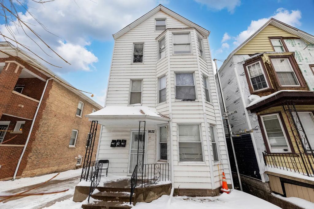 8632 S Escanaba Avenue, Chicago