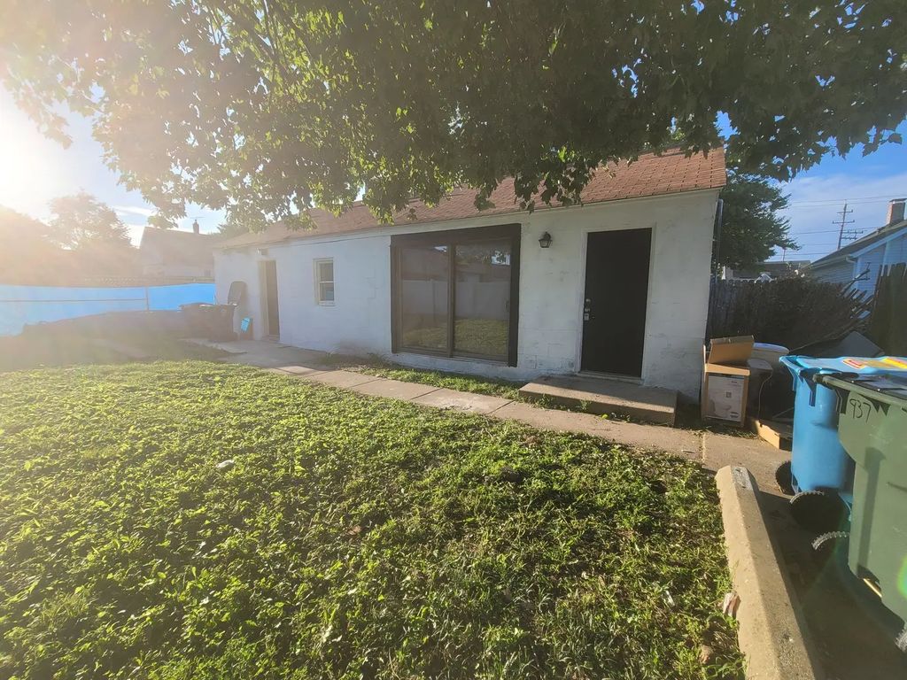 937 Montgomery Avenue, Aurora