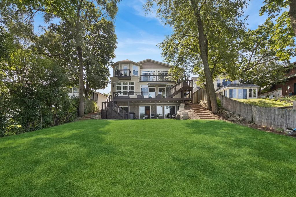 19108 W Lake View Avenue, Mundelein