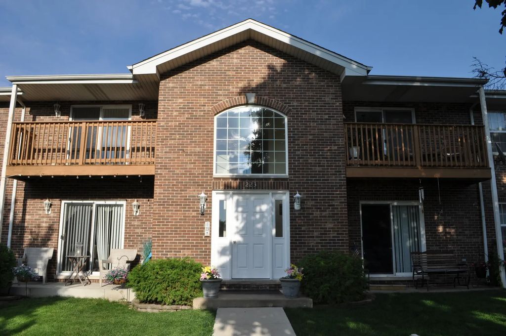 223 S Rush Street 2d, Itasca