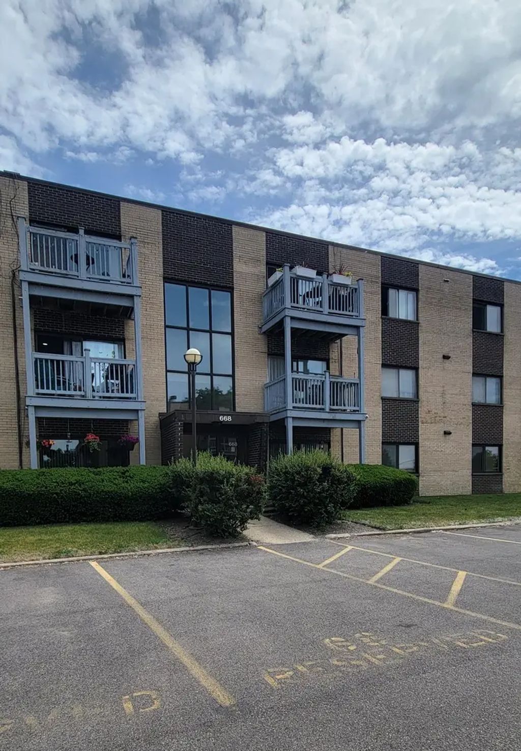 668 Pinecrest Drive 204, Prospect Heights