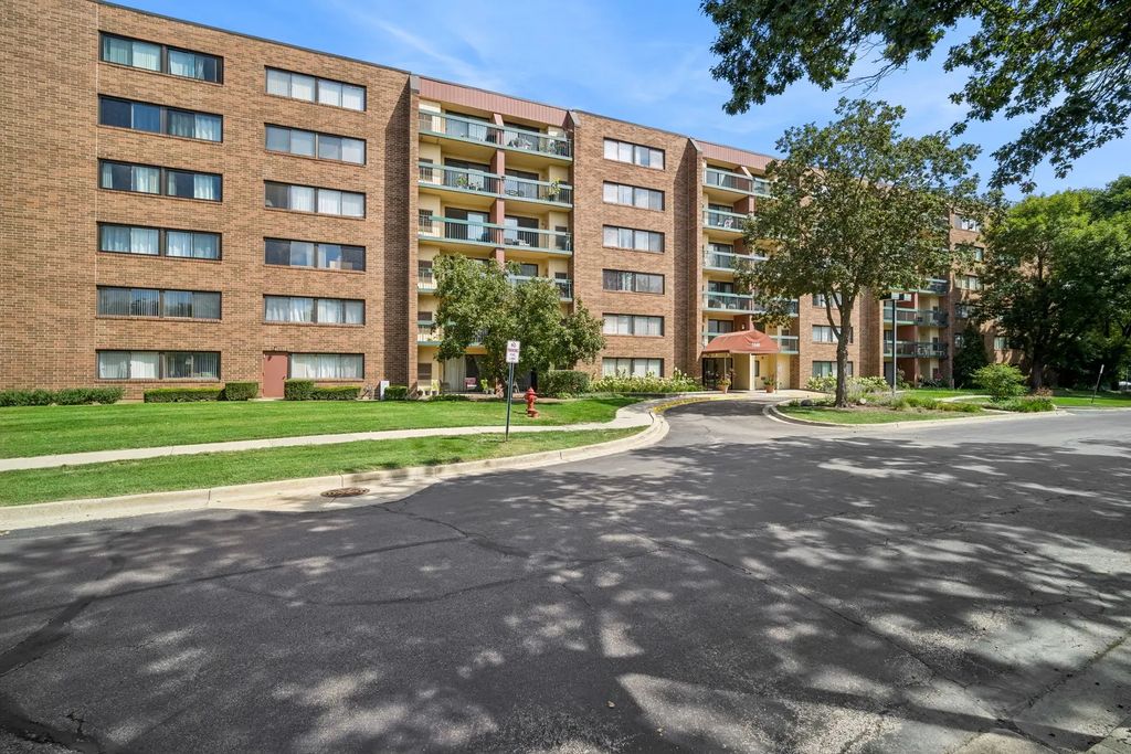1840 Huntington Boulevard 305, Hoffman Estates