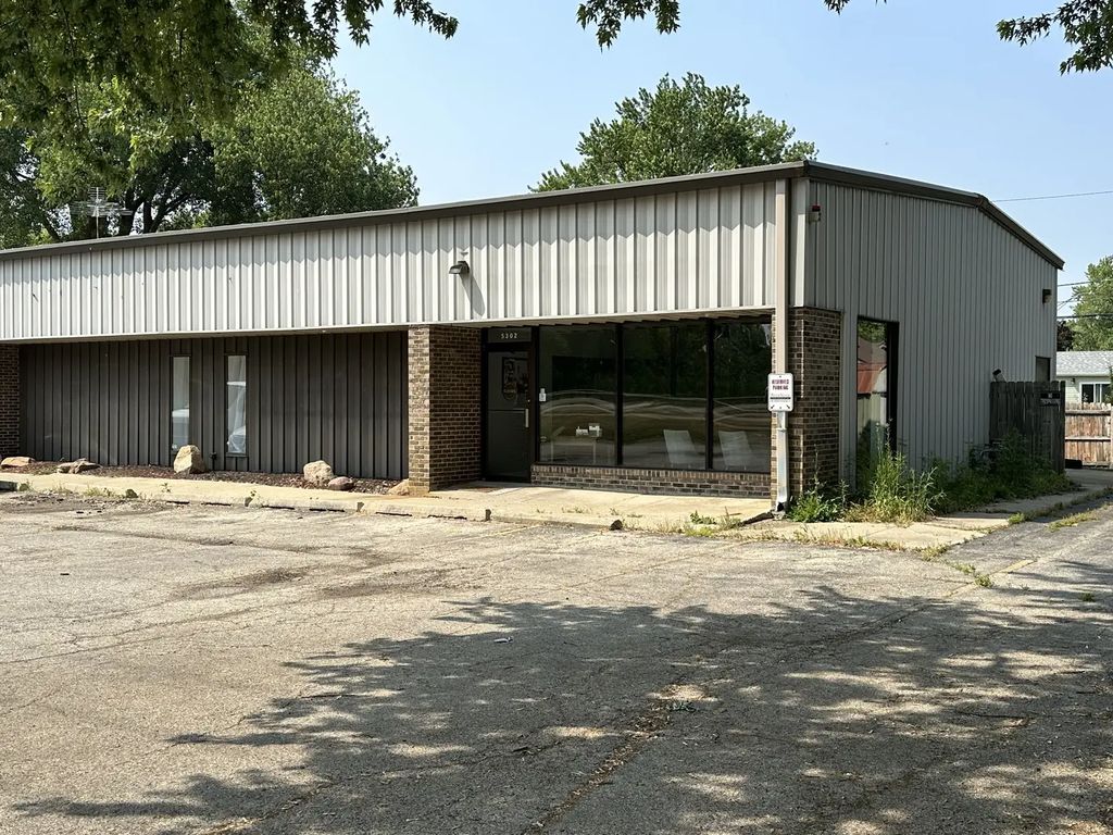 5302 W Elm Street, McHenry