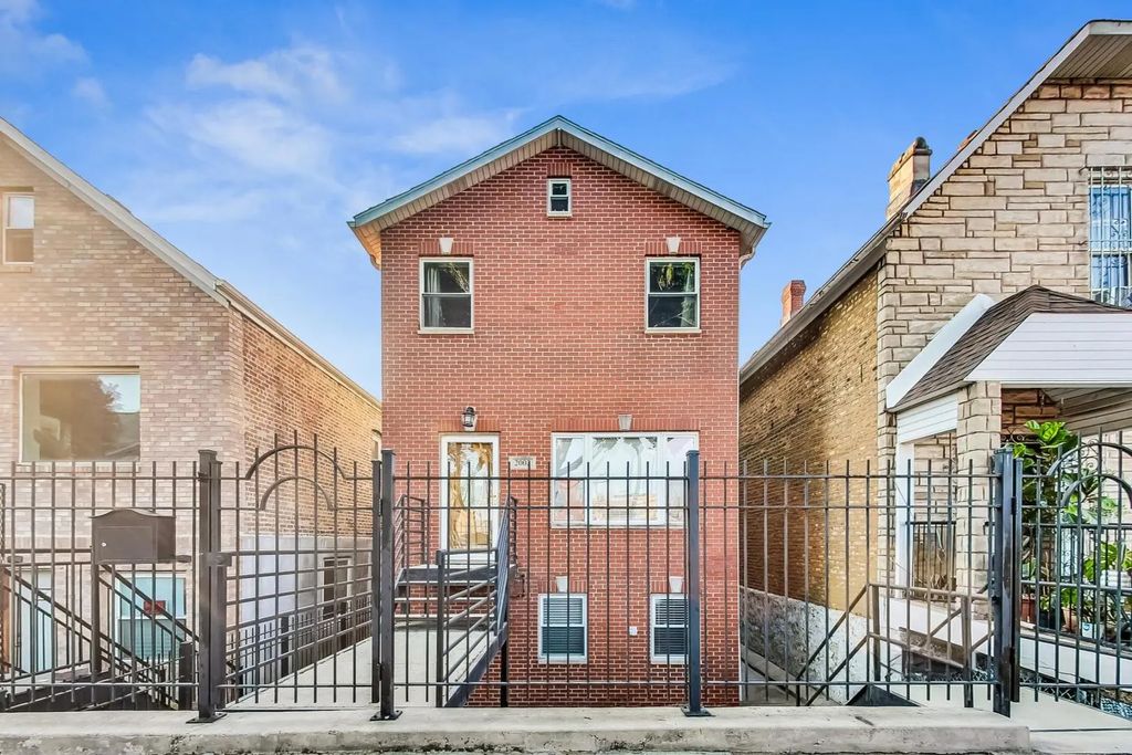 2002 W Coulter Street 1, Chicago, 60608