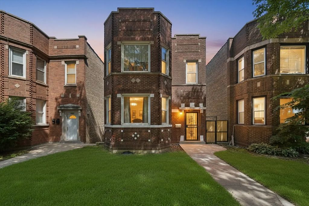 9015 S Muskegon Avenue, Chicago