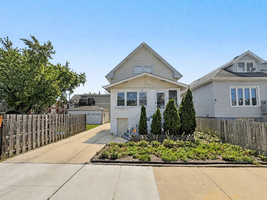 5005 W Eddy Street, Chicago, 60641