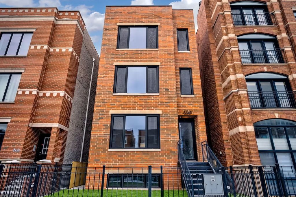 2448 W Diversey Avenue 1, Chicago, 60647
