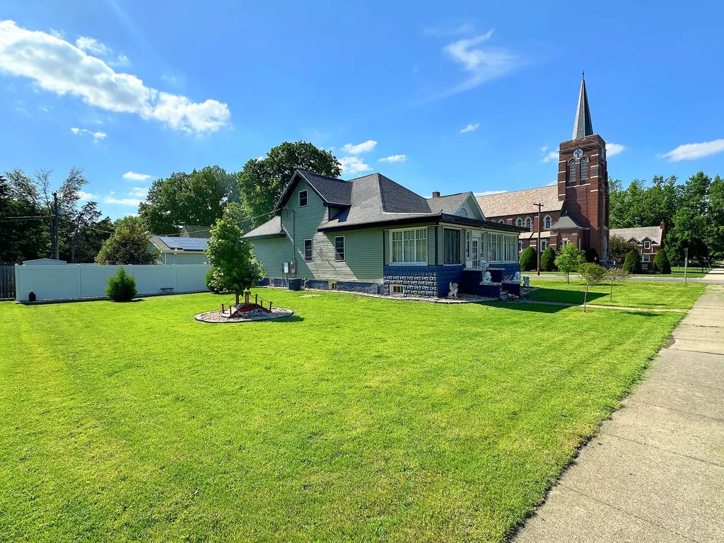 401 S Jackson Street, Flanagan