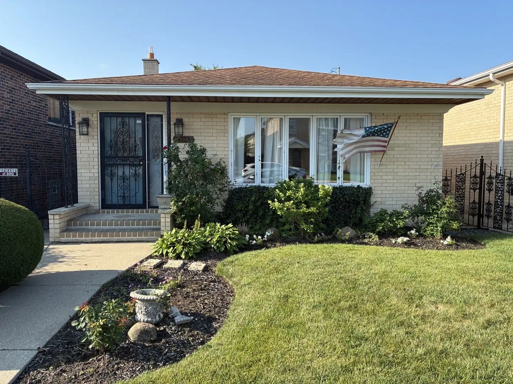 8425 W Castle Island Avenue, Chicago, 60656
