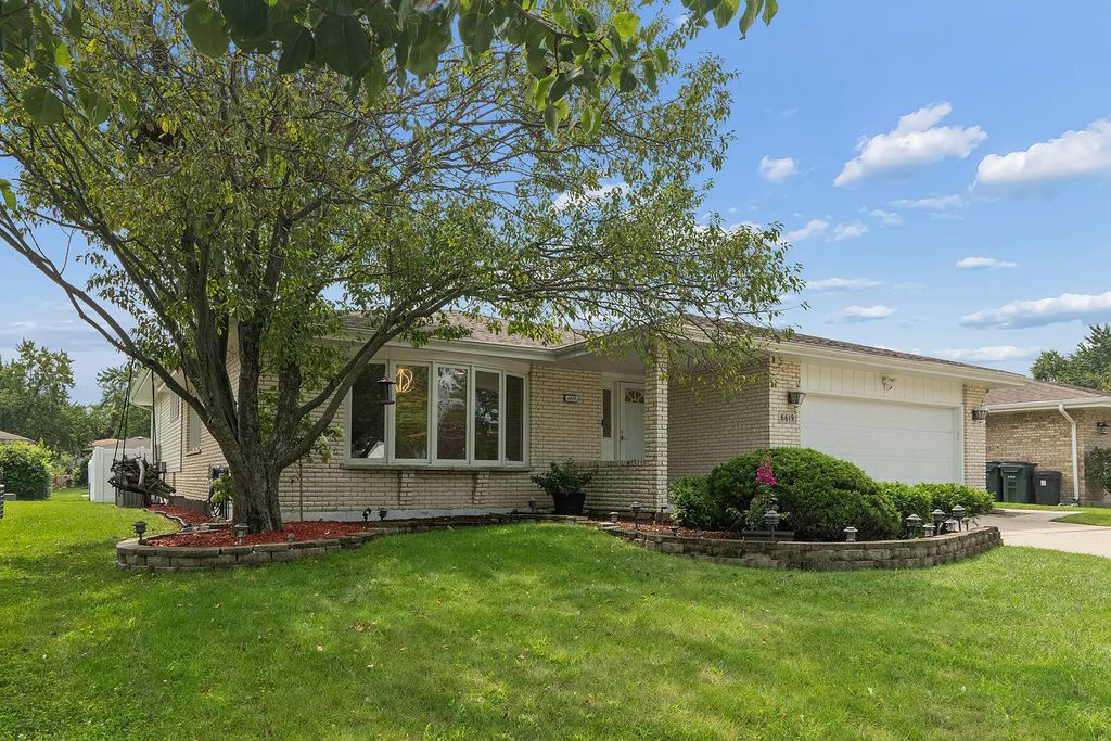 6619 Courtney Drive, Oak Forest