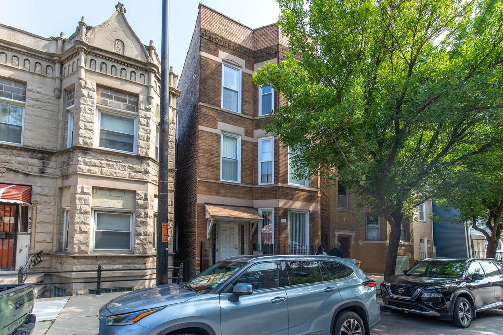 930 W 35th Street, Chicago