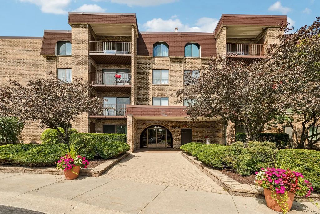 2100 Valencia Drive 215b, Northbrook, 60062