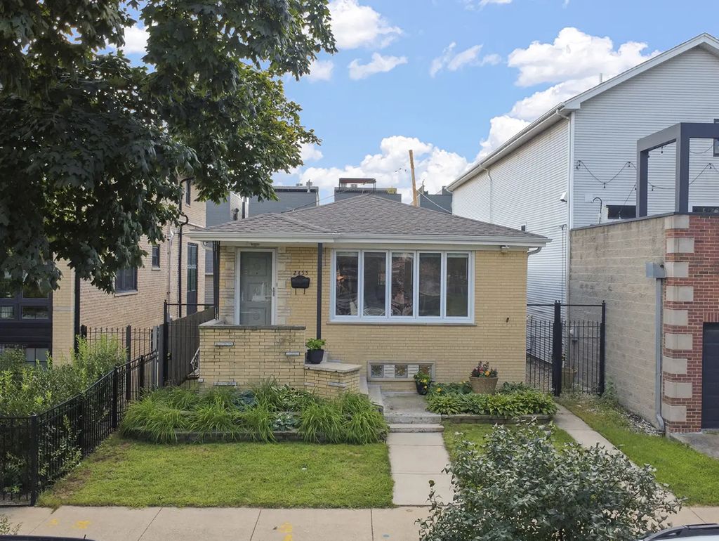 2455 W Erie Street, Chicago