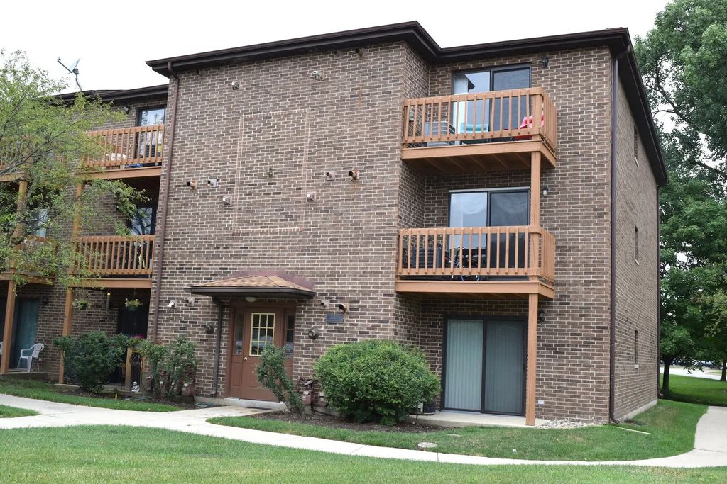 2258 Abbeywood Drive B, Lisle