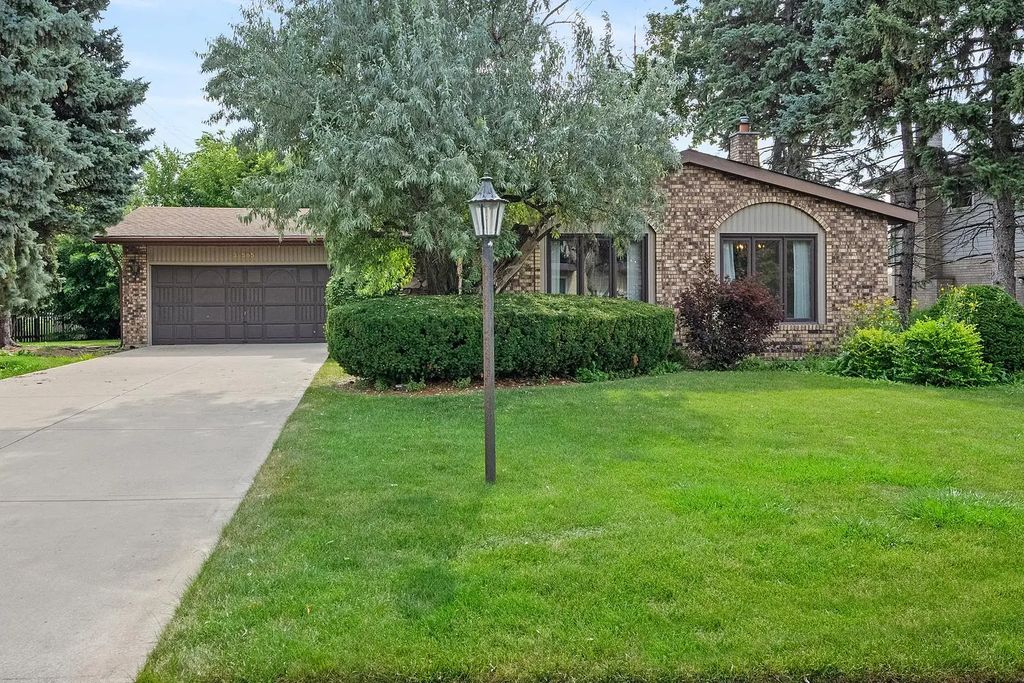 3n565 Crown Road, Elmhurst