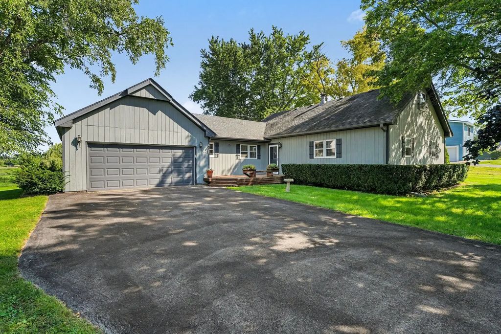 40w630 Atchison Drive, Hampshire