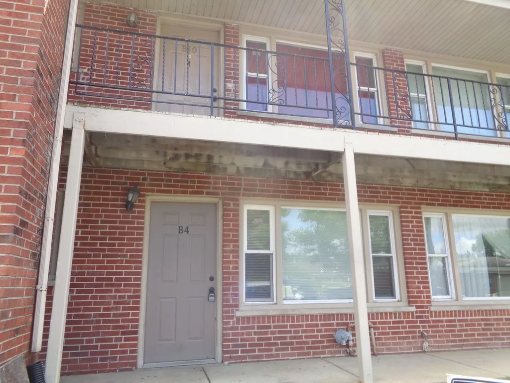 1340 N Main Street D11, Wheaton