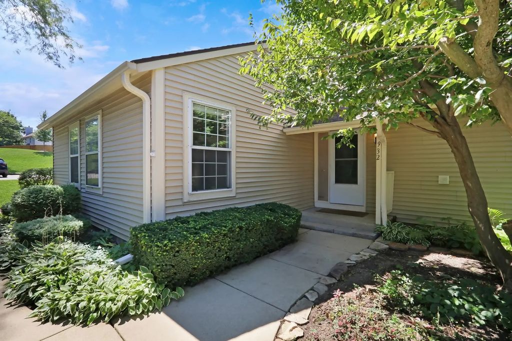 932 Chase Court, Gurnee