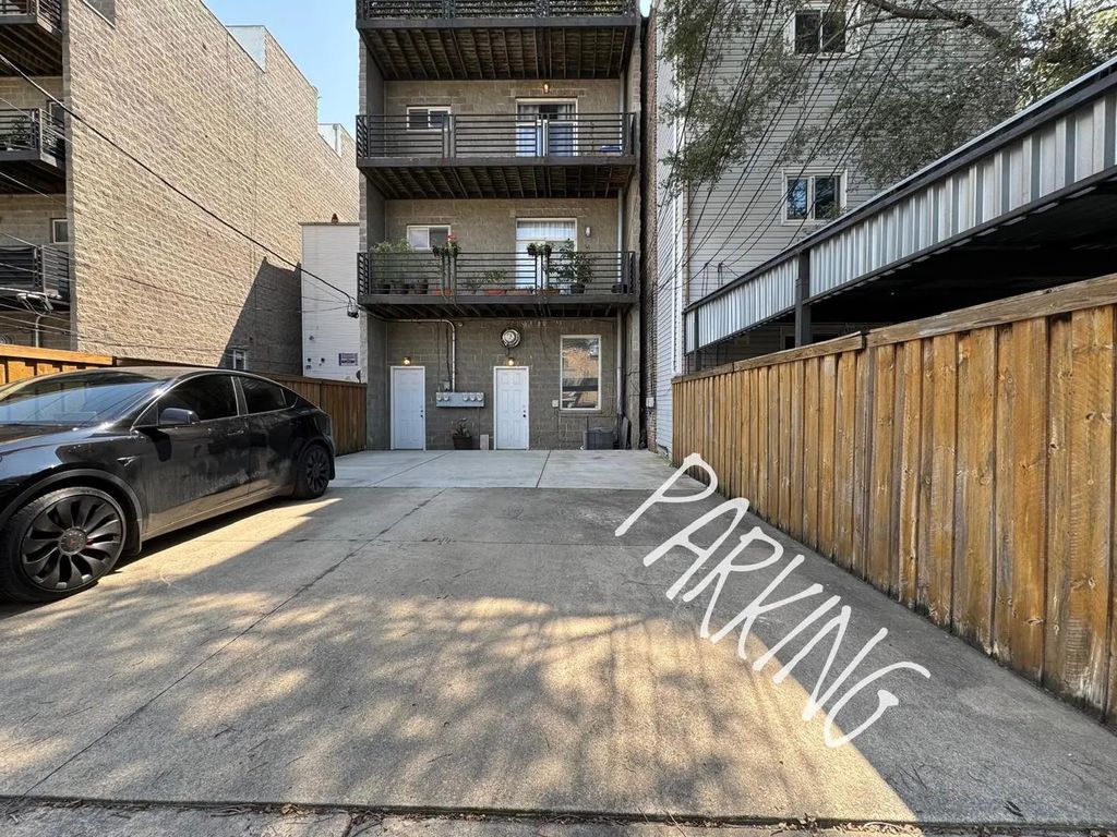 2642 W Chicago Avenue P, Chicago