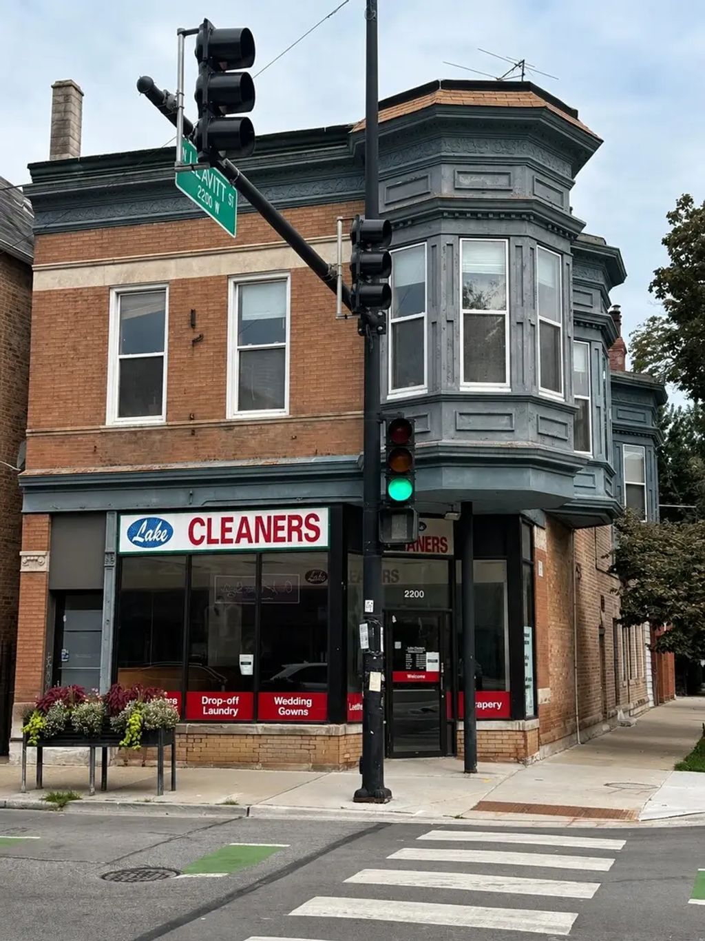 2200 W Belmont Avenue, Chicago