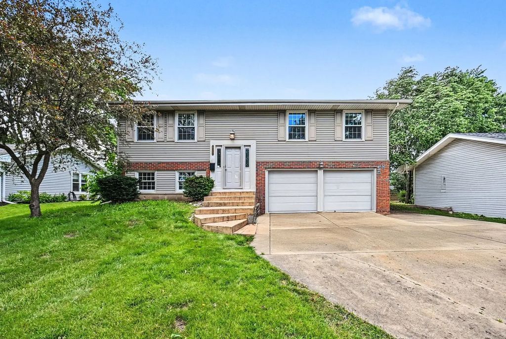 1312 W Oakmont Road, Hoffman Estates