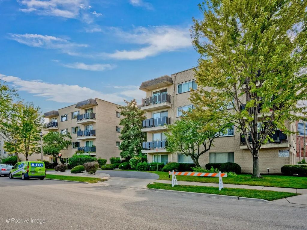 8230 Elmwood Avenue 102, Skokie, 60077