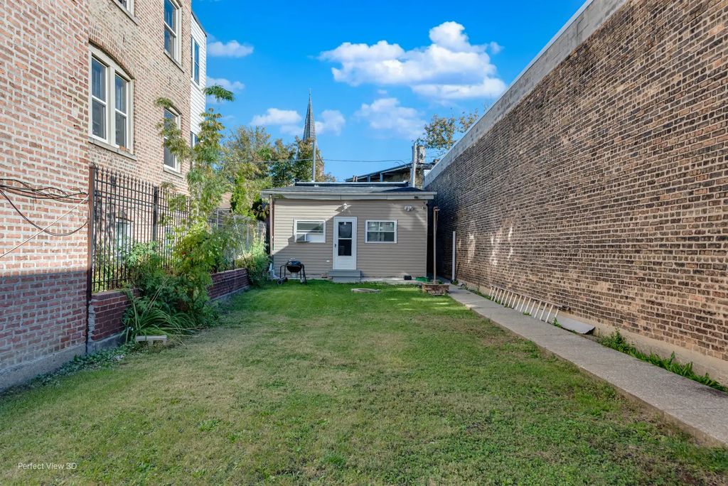 3916 W Grand Avenue, Chicago, 60651