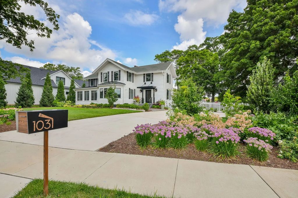 1031 E Bauer Road, Naperville