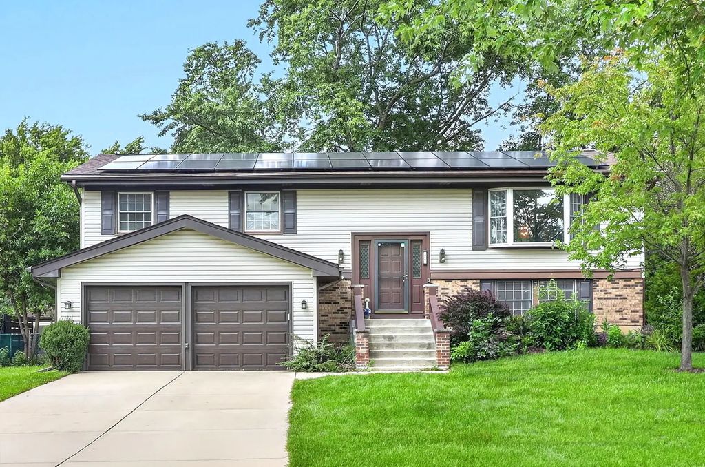 215 Edgebrook Drive, Bloomingdale