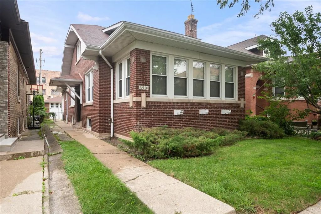 6520 N Fairfield Avenue, Chicago